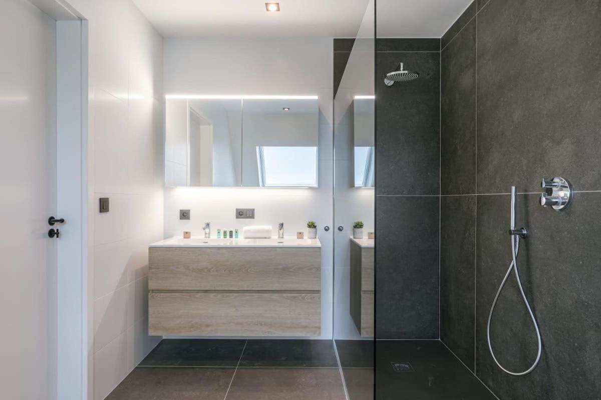 Huswell - Luxurious Apartment With Parking Beernem Kültér fotó