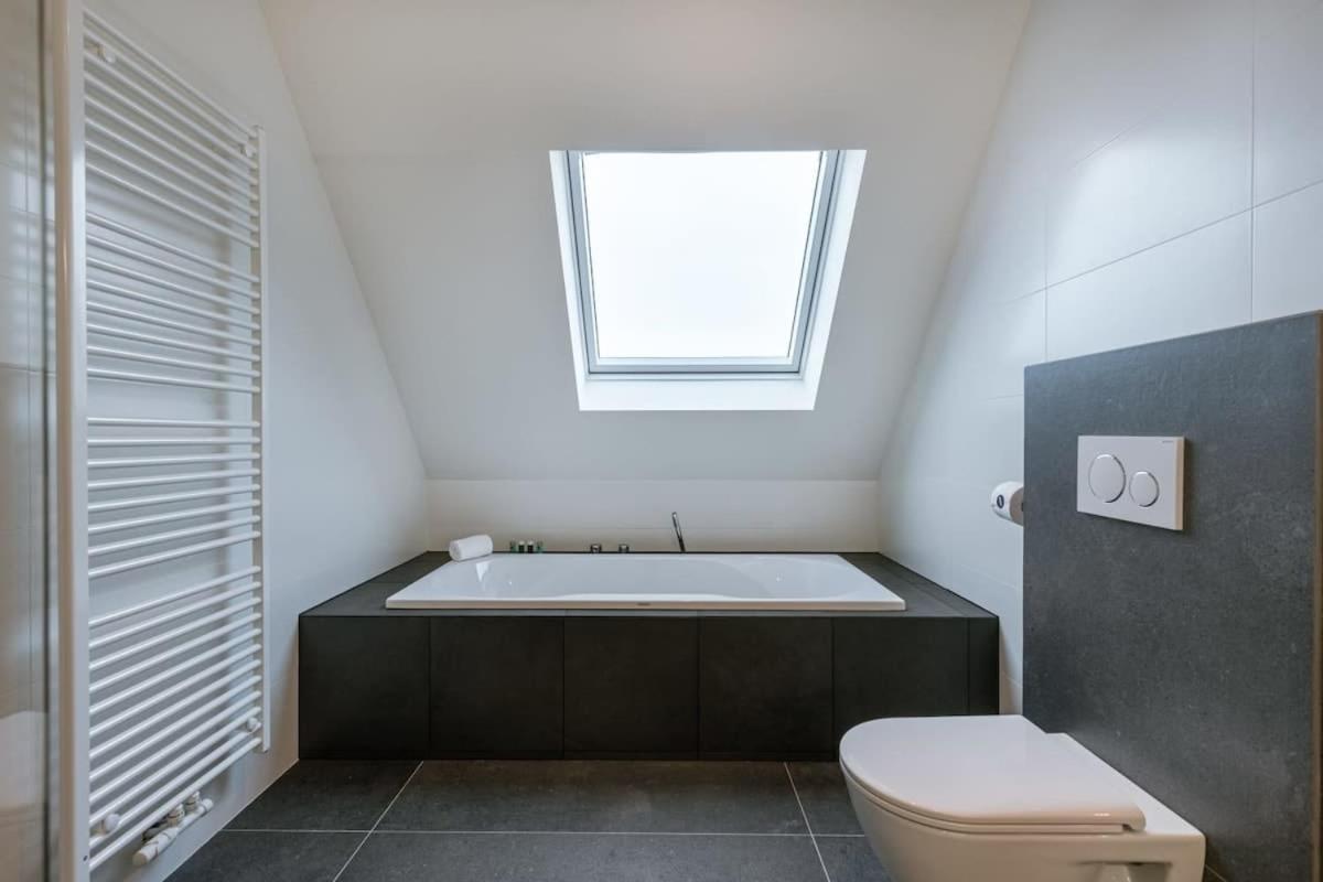 Huswell - Luxurious Apartment With Parking Beernem Kültér fotó