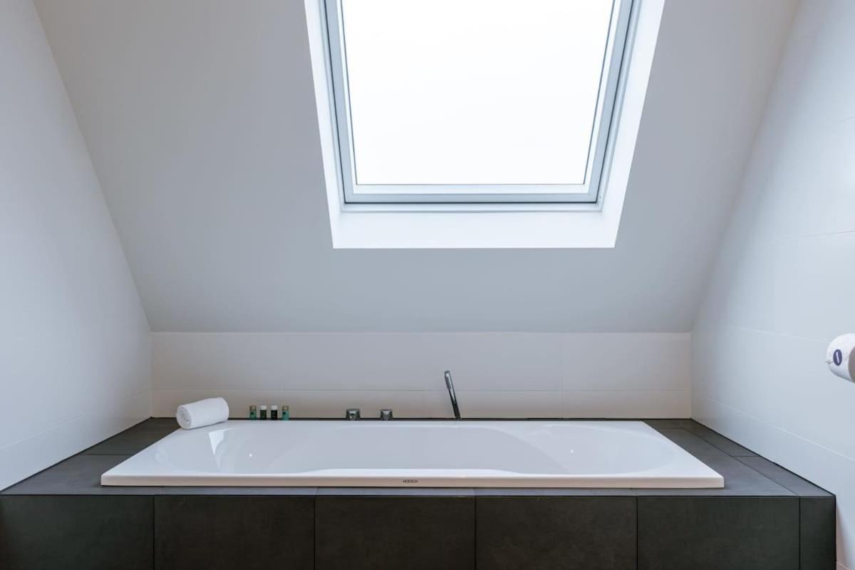 Huswell - Luxurious Apartment With Parking Beernem Kültér fotó