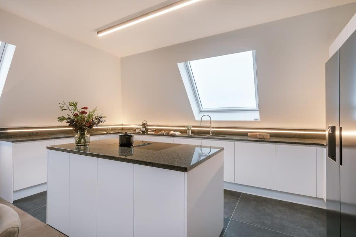 Huswell - Luxurious Apartment With Parking Beernem Kültér fotó
